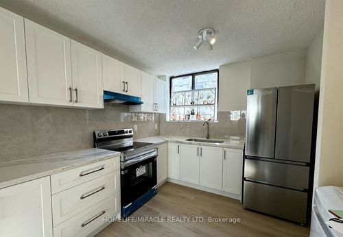 303-665 Kennedy Rd, Scarborough, ON, M1K5E2 | Card Image