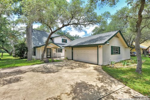 16 Westwood Dr, Wimberley, TX, 78676-2707 | Card Image