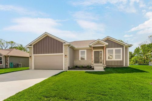 700 Red Clover Ct, Raymore, MO, 64083 | Card Image