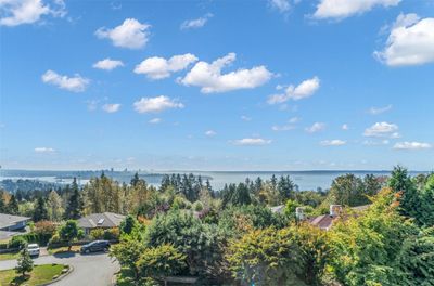 1569 Tyrol Crt, House other with 4 bedrooms, 4 bathrooms and 4 parking in West Vancouver BC | Image 1