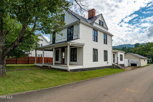 216 N Church St, Mountain City, TN, 37683-1337 | Card Image