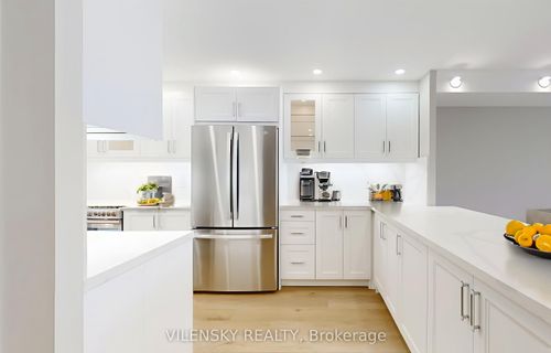 613-5 Weldrick Rd W, Richmond Hill, ON, L4C8S9 | Card Image