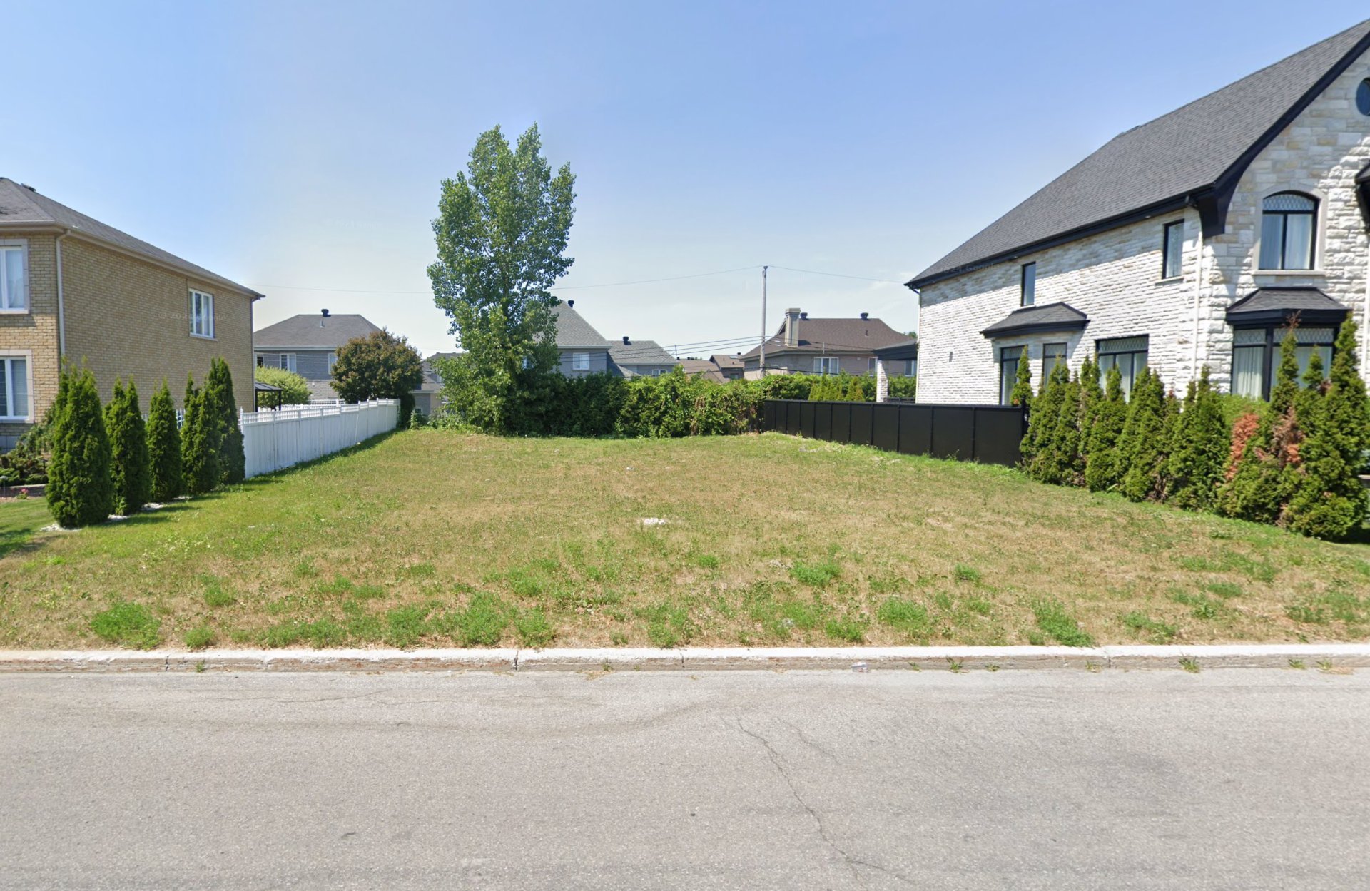 Land in Dollard-Des-Ormeaux
