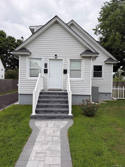 14 Perkal St, Bay Shore, NY, 11706-6712 | Card Image
