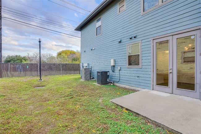 APT-1102 - 1201 Grove Blvd, Condo with 2 bedrooms, 3 bathrooms and 1 parking in Austin TX | Image 19