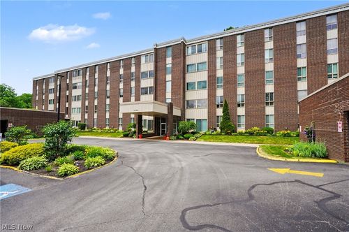 301-3066 Kent Rd, Stow, OH, 44224-4458 | Card Image