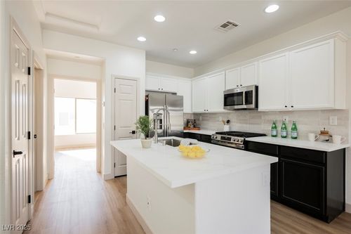 9741 Darlington Ct, Las Vegas, NV, 89149-3711 | Card Image