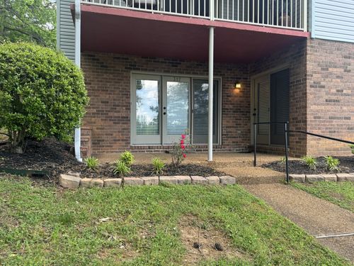 317 Village Ln W, Dickson, TN, 37055-2933 | Card Image