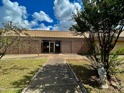 ste-b-102 E Claiborne Ave, Greenwood, MS, 38930-3542 | Card Image