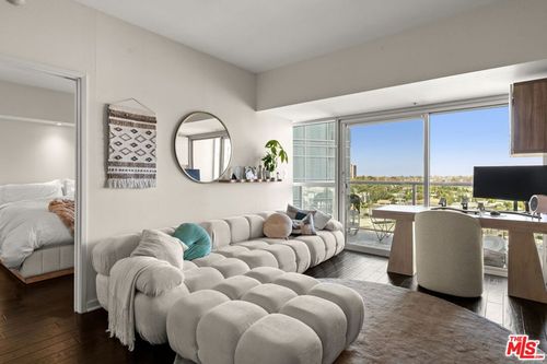 809-13700 Marina Pointe Dr, Marina del Rey, CA, 90292-9262 | Card Image