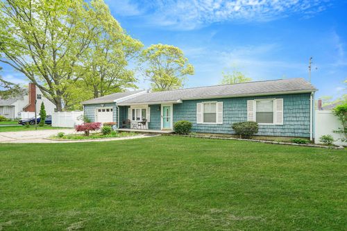 4 Allanwood Dr, Shirley, NY, 11967-4006 | Card Image