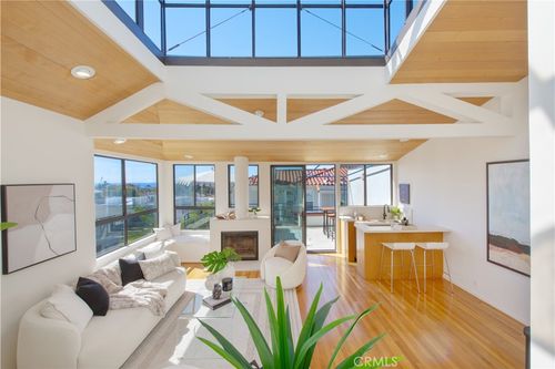 673 4th, Hermosa Beach, CA, 90254 | Card Image