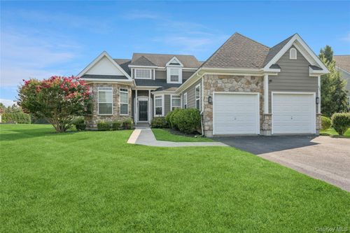 537 Hartmanns Farm Road, Riverhead, NY, 11901 | Card Image