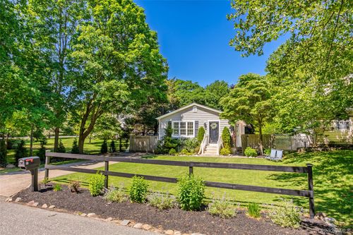 18 N Hampton Ave, Miller Place, NY, 11764-1624 | Card Image