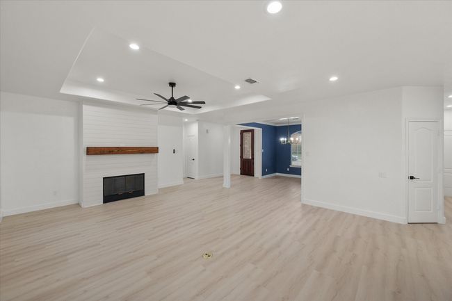 352 Leeward Cir, House other with 3 bedrooms, 4 bathrooms and null parking in Azle TX | Image 4
