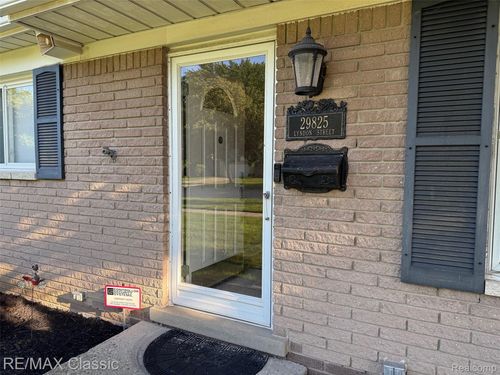 29825 Lyndon St, Livonia, MI, 48154-4403 | Card Image
