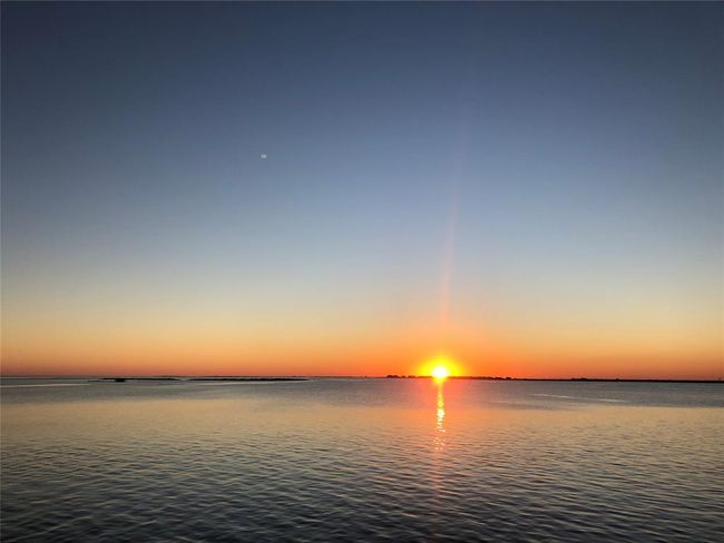 131 Isles End Rd, House other with 4 bedrooms, 5 bathrooms and 2 parking in Tiki Island TX | Image 49