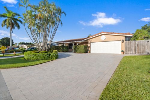 4421 Ne 16th Ter, Oakland Park, FL, 33334-5512 | Card Image