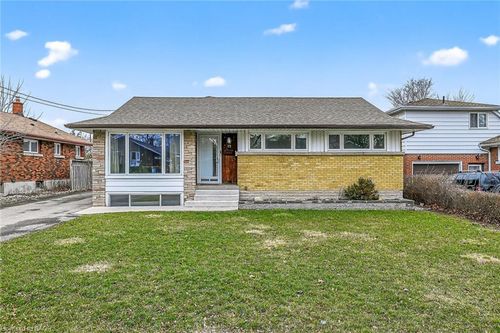 19 Burfield Ave, Hamilton, ON, L8T2J8 | Card Image