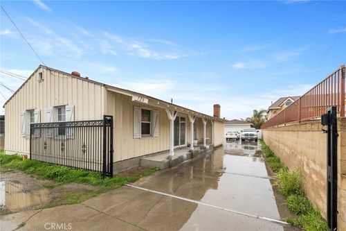 728 N Euclid St, Santa Ana, CA, 92703-2420 | Card Image
