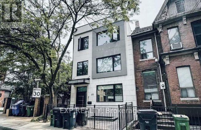 Residential Lease in Toronto (Moss Park)