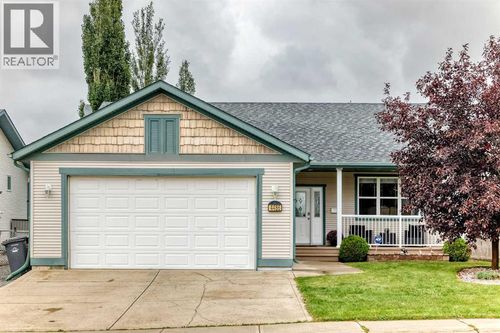 4486 54a Avenue Crescent, Innisfail, AB, T4G1X8 | Card Image