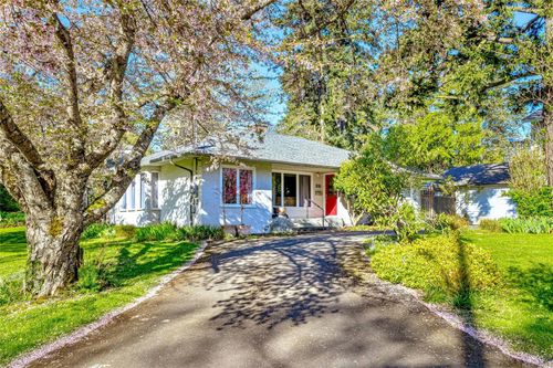 886 Cunningham Rd, Esquimalt, BC, V9A4M6 | Card Image