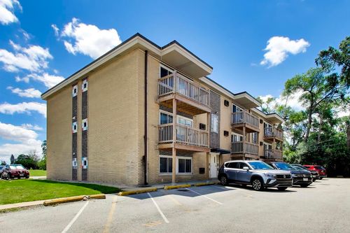 gb-10025 Irving Park Rd, Schiller Park, IL, 60176-1469 | Card Image