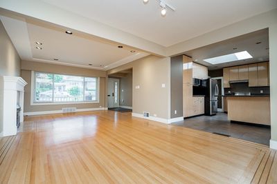 4307 Hazelwood Cres, House other with 6 bedrooms, 3 bathrooms and null parking in Burnaby BC | Image 3