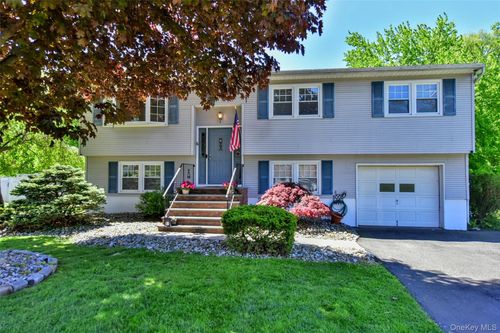 33 Nordica Cir, Stony Point, NY, 10980-1409 | Card Image