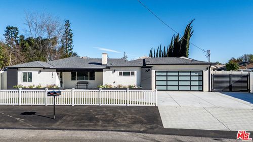 8446 Penfield Ave, Canoga Park, CA, 91306-1671 | Card Image