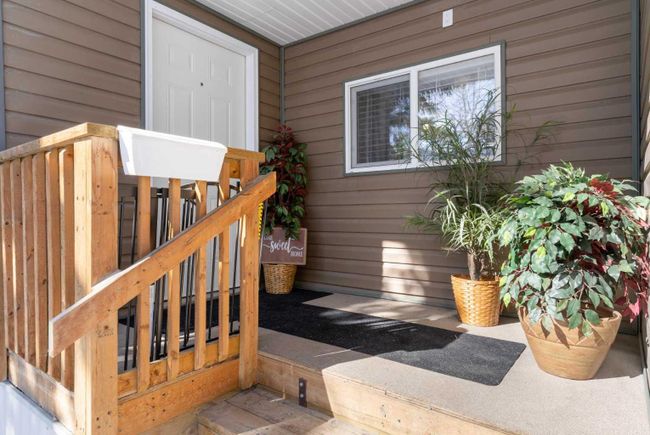 35 - 3223 83 Street Nw, Home with 2 bedrooms, 1 bathrooms and 1 parking in Calgary AB | Image 2