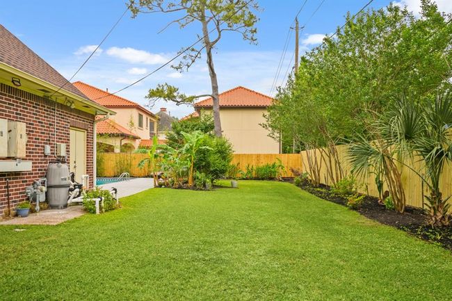 5411 Pine St, House other with 5 bedrooms, 5 bathrooms and 3 parking in Bellaire TX | Image 46