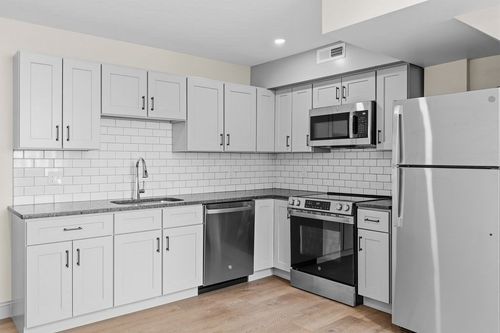 22-160 Seabury St, Fall River, MA, 02720-4929 | Card Image