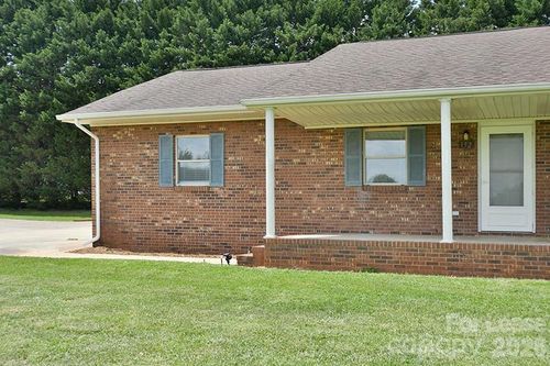 152 Glen Gar Dr, Lincolnton, NC, 28092-6245 | Card Image