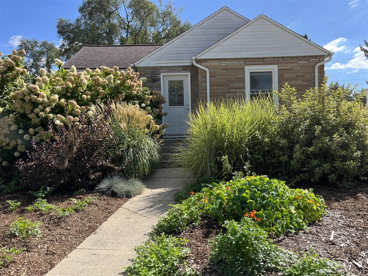 21st St, Holland, MI 49423