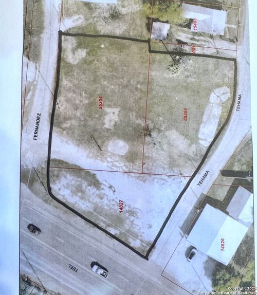 518 N Teel Dr, Devine, TX, 78016-2633 | Card Image