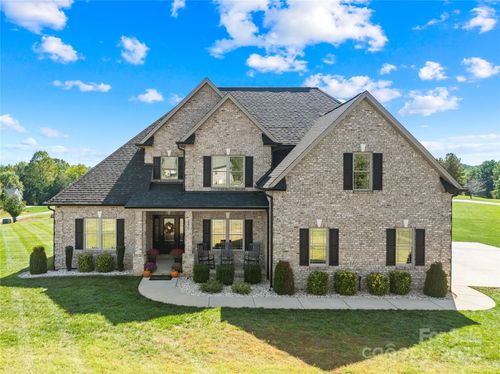 895 Oak Ridge Farms Cir, Newton, NC, 28658-9429 | Card Image