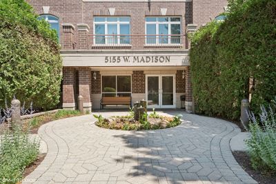 512 - 5155 Madison Street, Condo with 2 bedrooms, 1 bathrooms and 1 parking in Skokie IL | Image 1