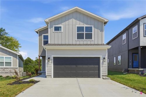 808 Glenn Cir, Raymore, MO, 64083-5601 | Card Image