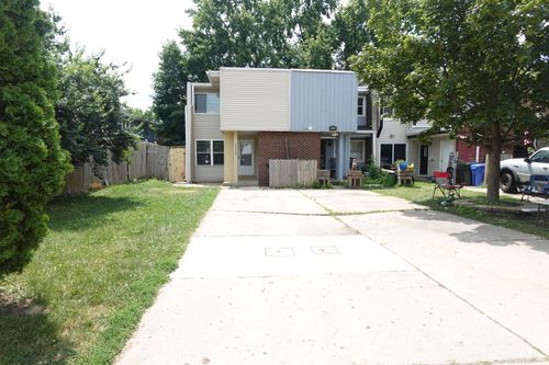 a-2021 Berkshire Cir, Carpentersville, IL, 60110-2463 | Card Image