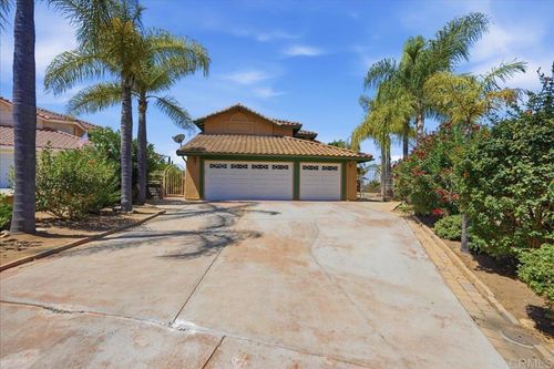 842 Porter Way, Fallbrook, CA, 92028-1582 | Card Image