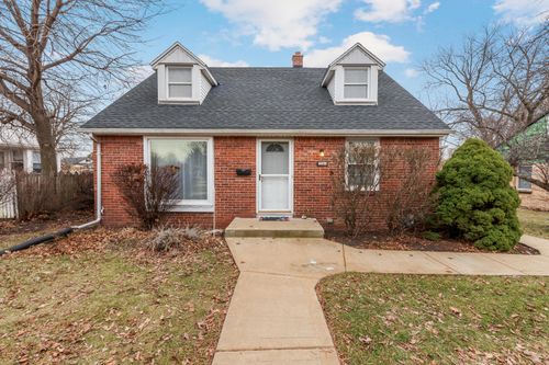 7561 W Beloit Rd, WEST ALLIS, WI, 53219-2445 | Card Image