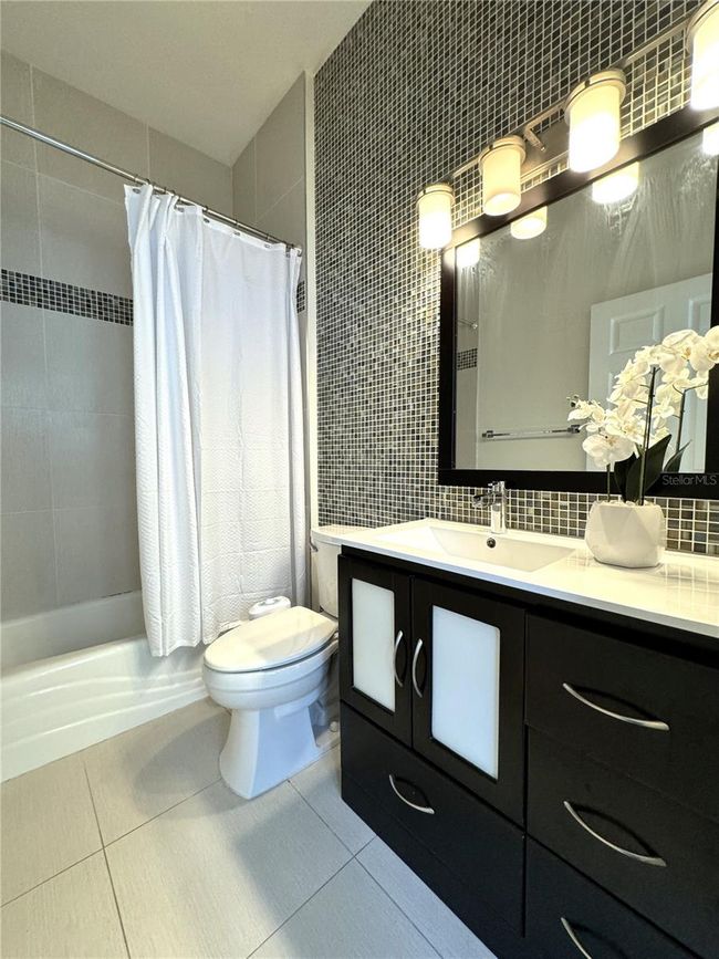4378 Mirabella Cir, House other with 3 bedrooms, 3 bathrooms and null parking in Bradenton FL | Image 35