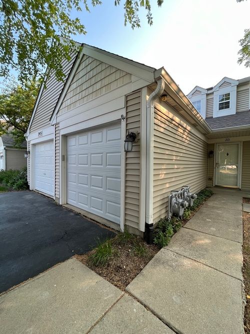 201-2451 Sheehan Dr, Naperville, IL, 60564-4861 | Card Image