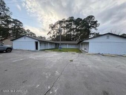 6525 Jasmine St, Moss Point, MS, 39563-6432 | Card Image