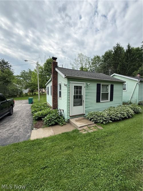 11594 Ravenna Rd, Twinsburg, OH, 44087-1158 | Card Image