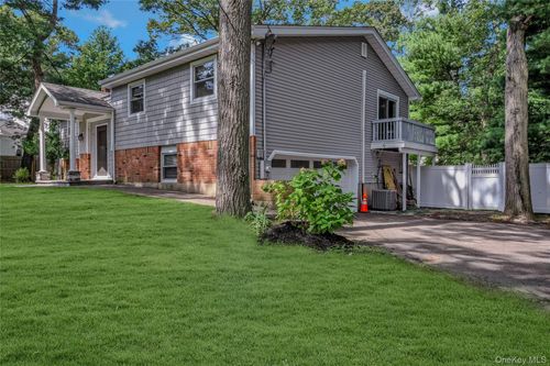 27 Upper Sheep Pasture Rd, East Setauket, NY, 11733-1745 | Card Image