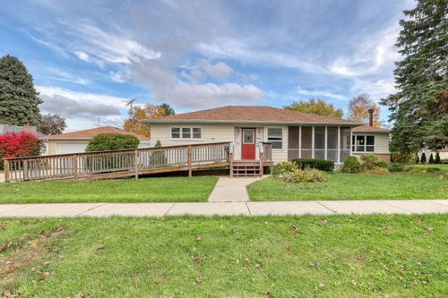 613 N Washington St, Elkhorn, WI, 53121-1116 | Card Image