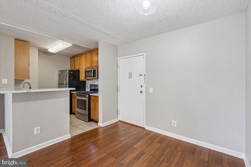 210-60 S Van Dorn St, ALEXANDRIA, VA, 22304-4200 | Card Image